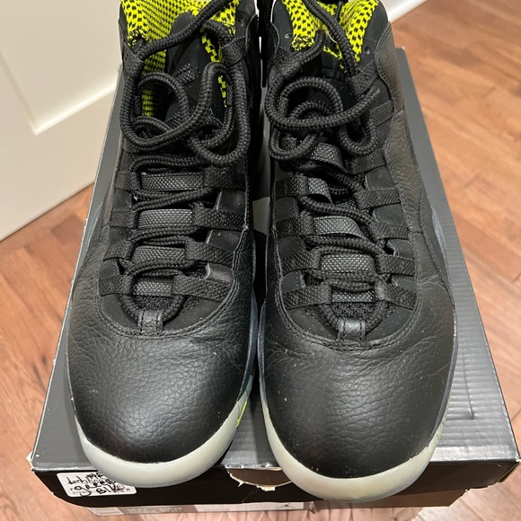 Men’s green and blk Jordan’s retro 10 venom - Picture 5 of 5